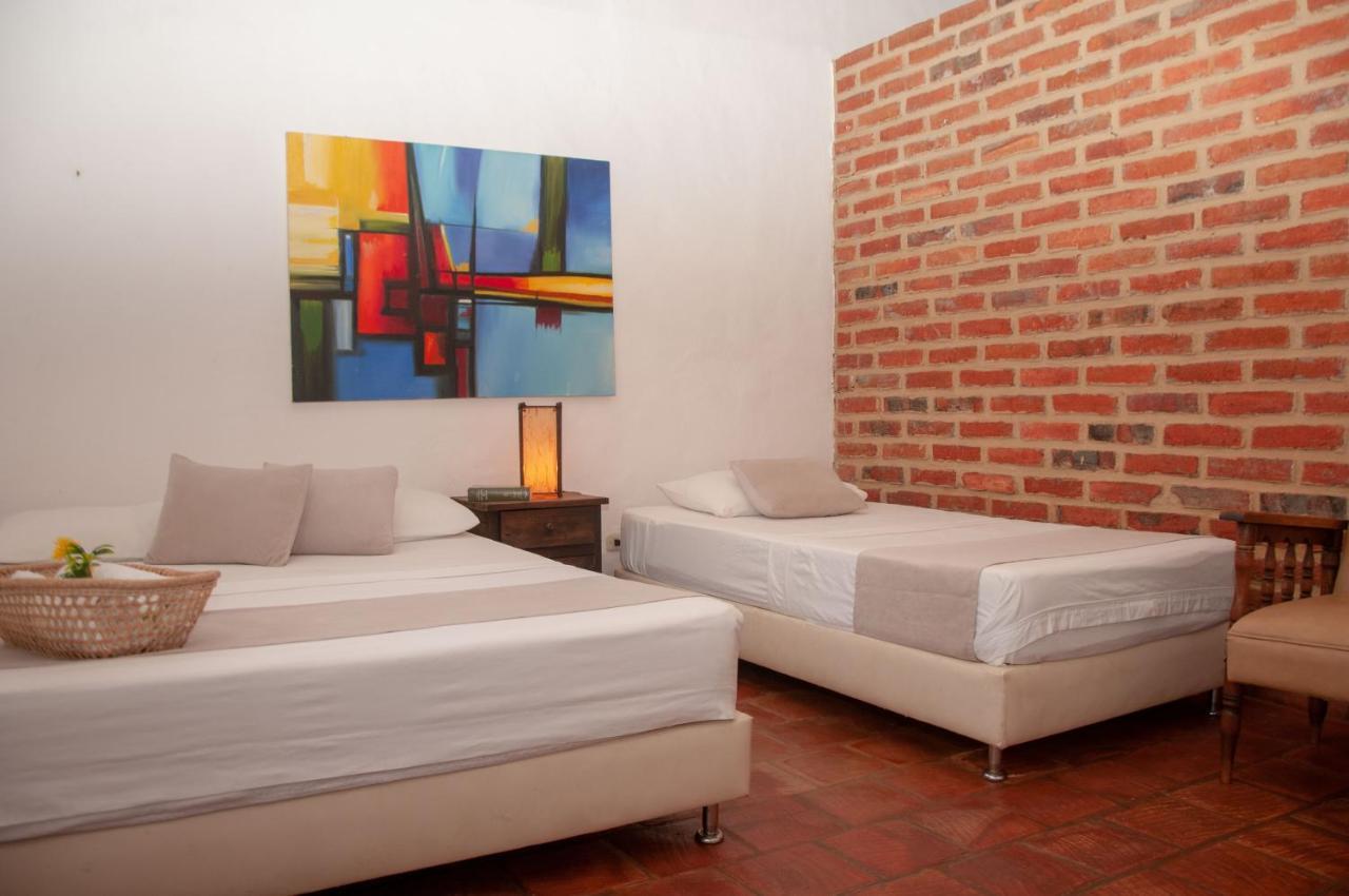 La Juanita Hostel บาริชารา ภายนอก รูปภาพ