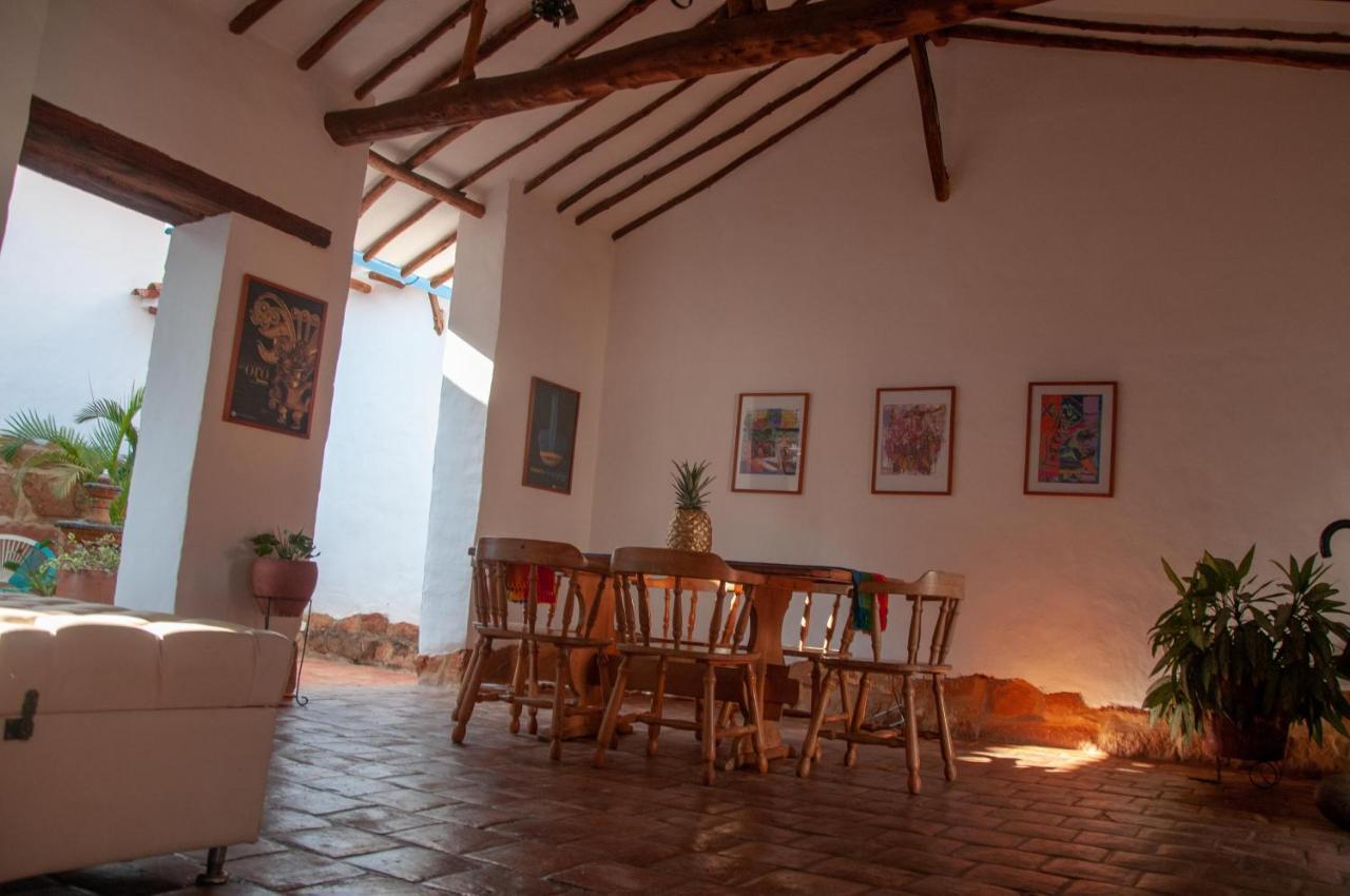 La Juanita Hostel บาริชารา ภายนอก รูปภาพ